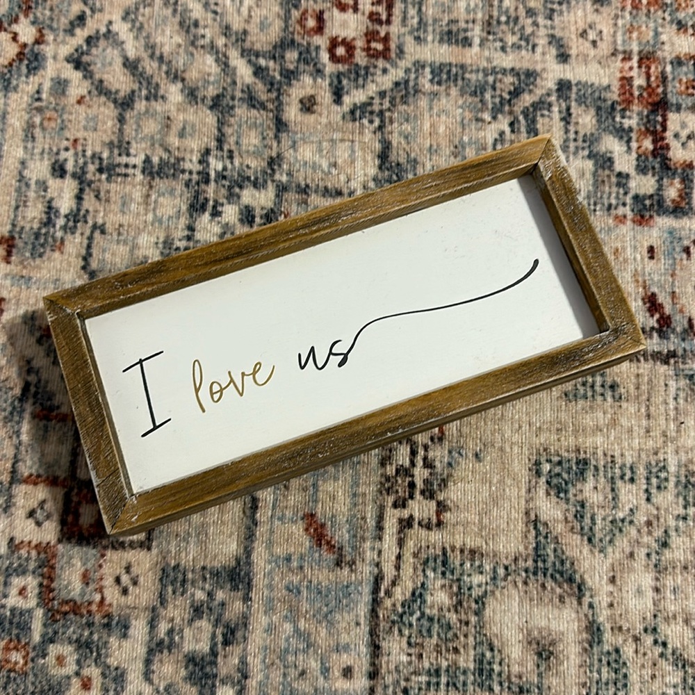 I love us sign